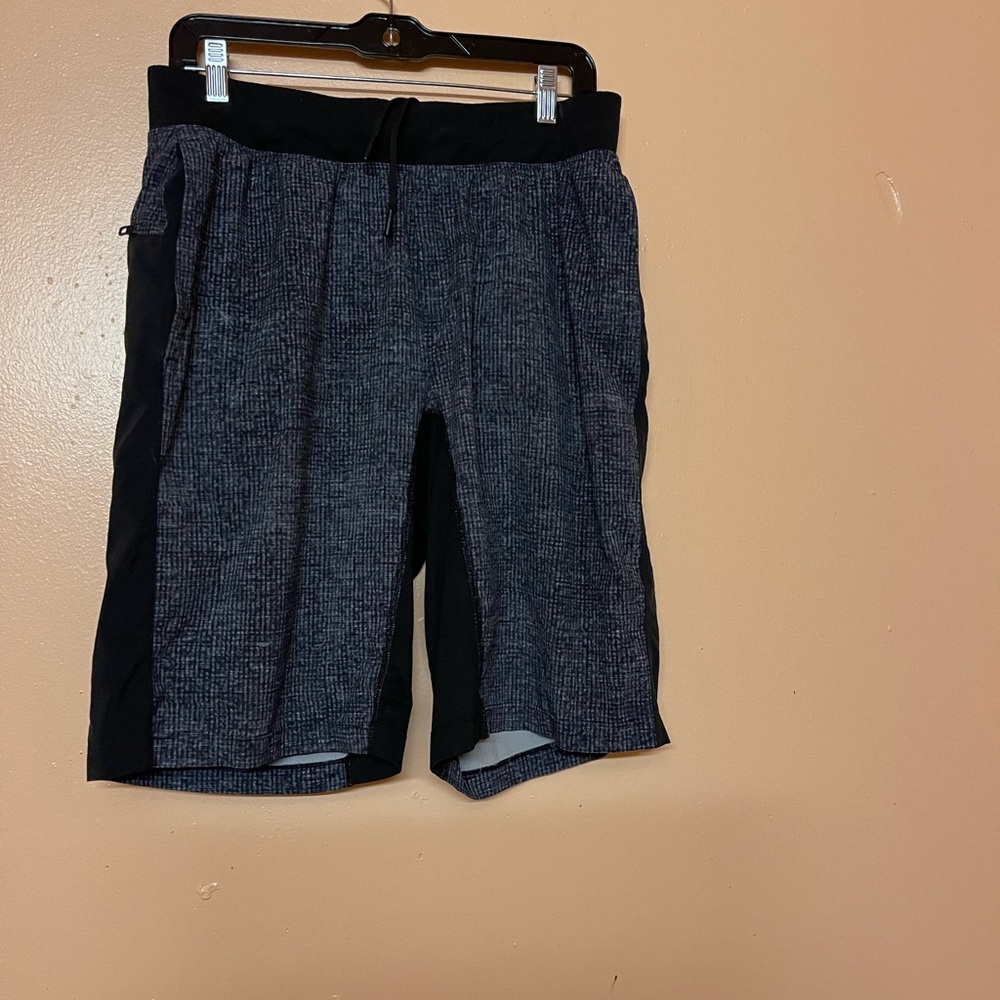 Flawed Lululemon The Short Men’s Size Large Have One Hole - Picture 5 of 9